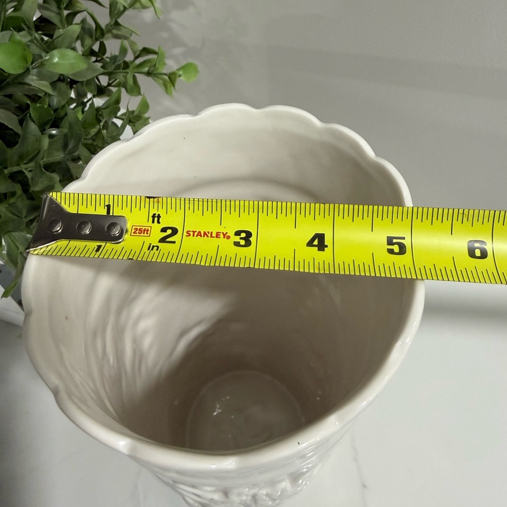 💙2 for $12 Stunning flower vase floral embossed ceramic ivory - Picture 7 of 8